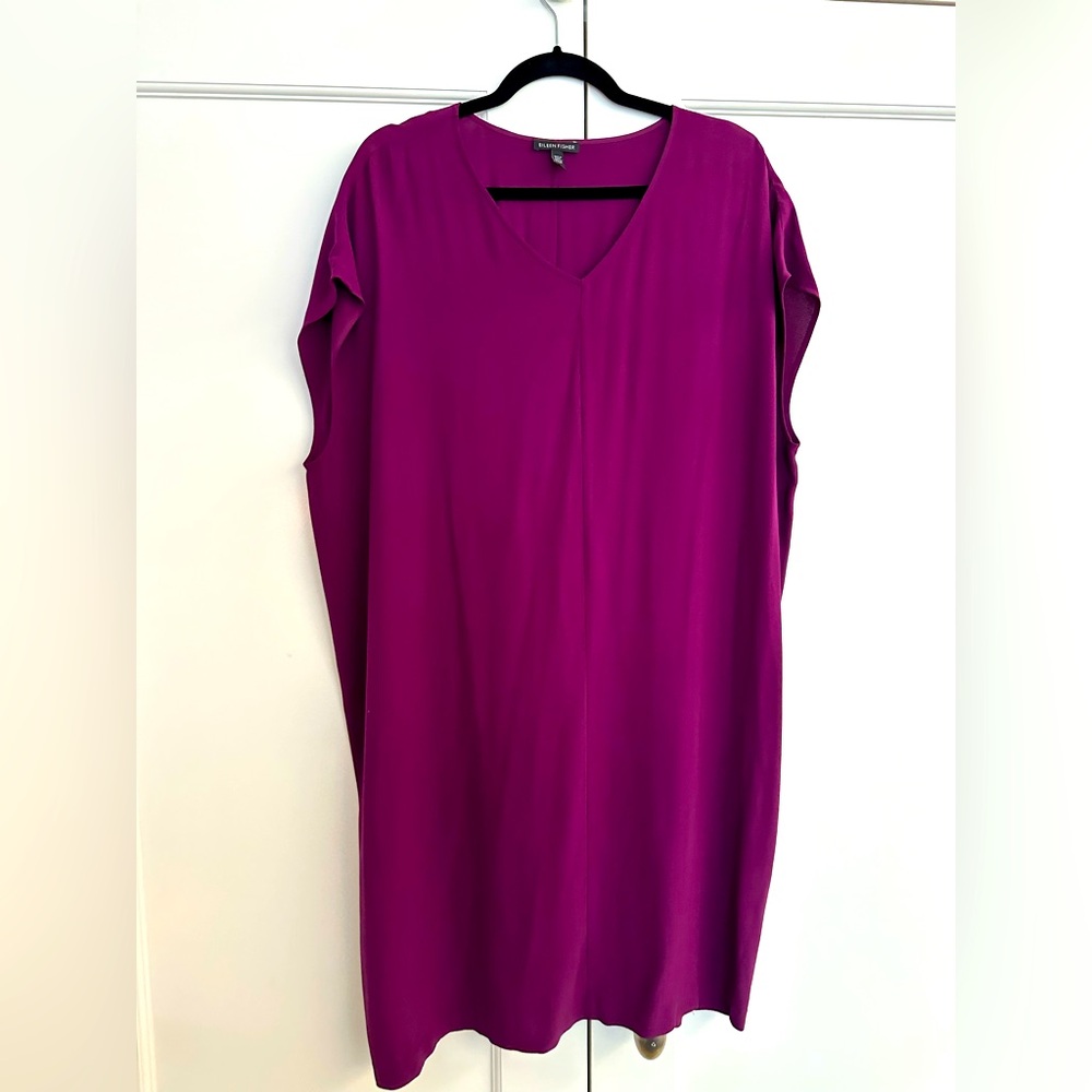 Stunning short dress in great condition. Perfect fit.